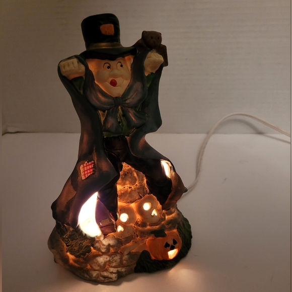 Vintage Lighted Halloween Troll with Skulls Ceramic Excellent - Picture 2 of 15